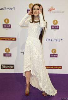 Lena Meyer-Landrut feet photo thumbnail