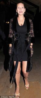 Uma Thurman feet photo thumbnail