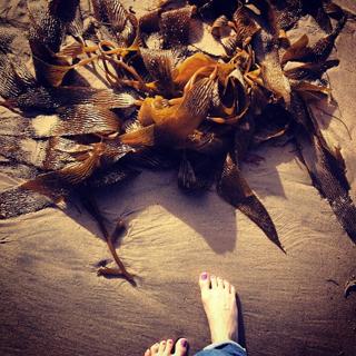 Emmy Rossum feet photo thumbnail