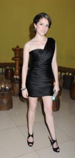Anna Kendrick feet photo thumbnail