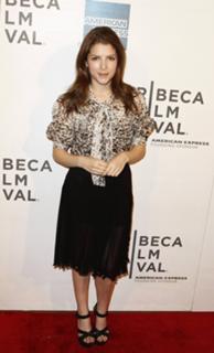 Anna Kendrick feet photo thumbnail
