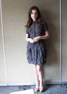 Anna Kendrick feet photo thumbnail