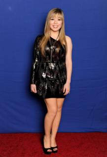 Jennette McCurdy feet photo thumbnail