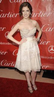 Anna Kendrick feet photo thumbnail