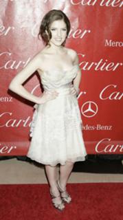 Anna Kendrick feet photo thumbnail