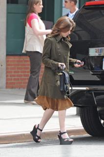 Anna Kendrick feet photo thumbnail
