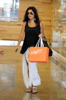 Juliana Paes feet photo thumbnail