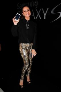 Giovanna Antonelli feet photo thumbnail