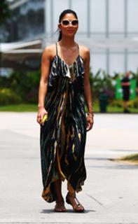 Nicole Scherzinger feet photo thumbnail