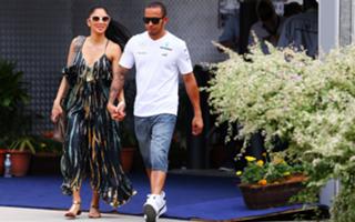 Nicole Scherzinger feet photo thumbnail