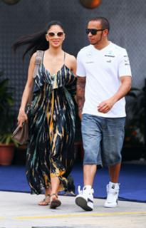 Nicole Scherzinger feet photo thumbnail
