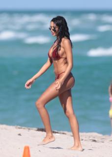 Nabilla Benattia feet photo thumbnail