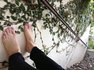 Jessica Stroup feet photo thumbnail