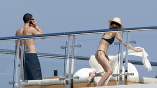 Miranda Kerr feet photo thumbnail
