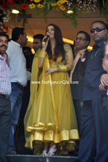 Aishwarya Rai Bachchan feet photo thumbnail