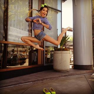Pia Mia feet photo thumbnail