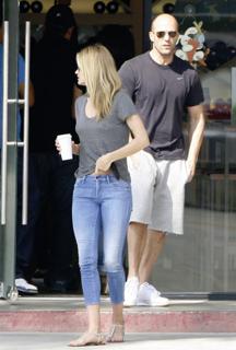 Rosie Huntington-Whiteley feet photo thumbnail