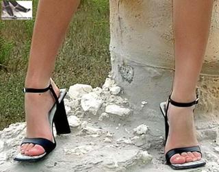 Giorgia Palmas feet photo thumbnail