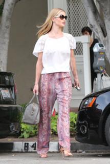 Rosie Huntington-Whiteley feet photo thumbnail