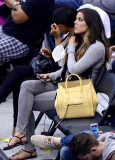 Khloé Kardashian feet photo thumbnail