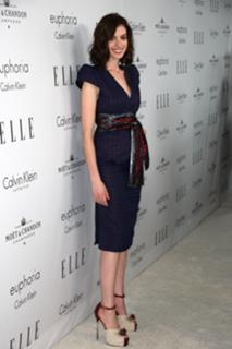 Anne Hathaway feet photo thumbnail