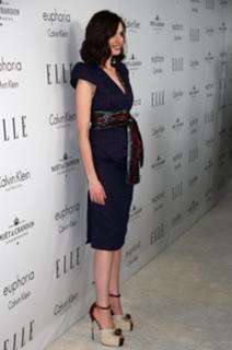 Anne Hathaway feet photo thumbnail