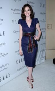 Anne Hathaway feet photo thumbnail