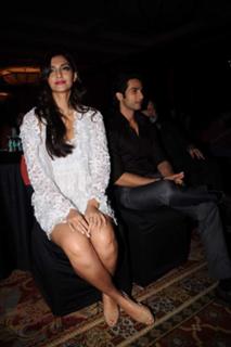 Sonam Kapoor feet photo thumbnail