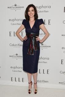 Anne Hathaway feet photo thumbnail