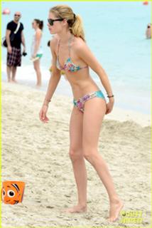 Doutzen Kroes feet photo thumbnail