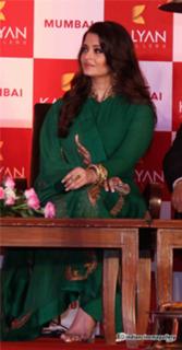 Aishwarya Rai Bachchan feet photo thumbnail