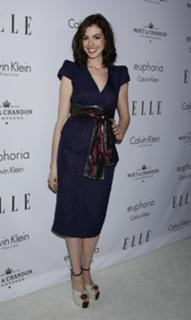 Anne Hathaway feet photo thumbnail