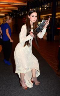 Lena Meyer-Landrut feet photo thumbnail