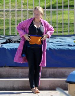 Kendra Wilkinson feet photo thumbnail