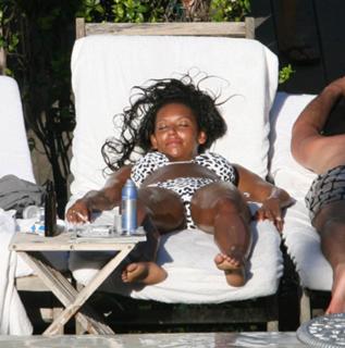 Mel B feet photo thumbnail