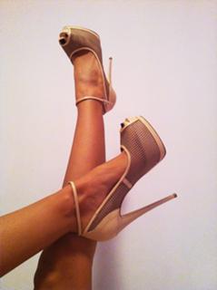 Jelena Karleusa feet photo thumbnail
