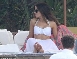 Kate Beckinsale feet photo thumbnail