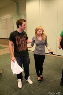 Jennette McCurdy feet photo thumbnail