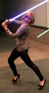 Jennette McCurdy feet photo thumbnail
