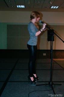 Jennette McCurdy feet photo thumbnail