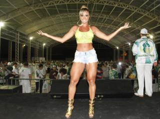 Juliana Salimeni feet photo thumbnail