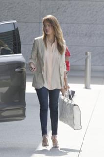 Jessica Alba feet photo thumbnail