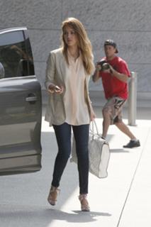 Jessica Alba feet photo thumbnail