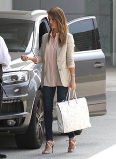 Jessica Alba feet photo thumbnail