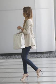 Jessica Alba feet photo thumbnail