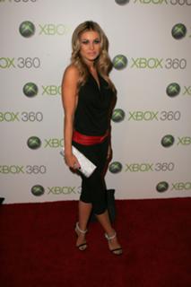 Carmen Electra feet photo thumbnail