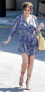Khloé Kardashian feet photo thumbnail
