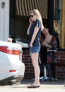 Kirsten Dunst feet photo thumbnail