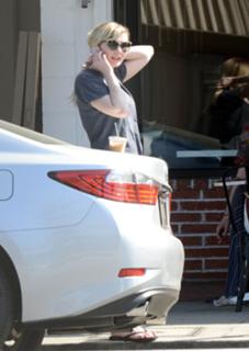Kirsten Dunst feet photo thumbnail