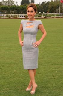 Giada De Laurentiis feet photo thumbnail